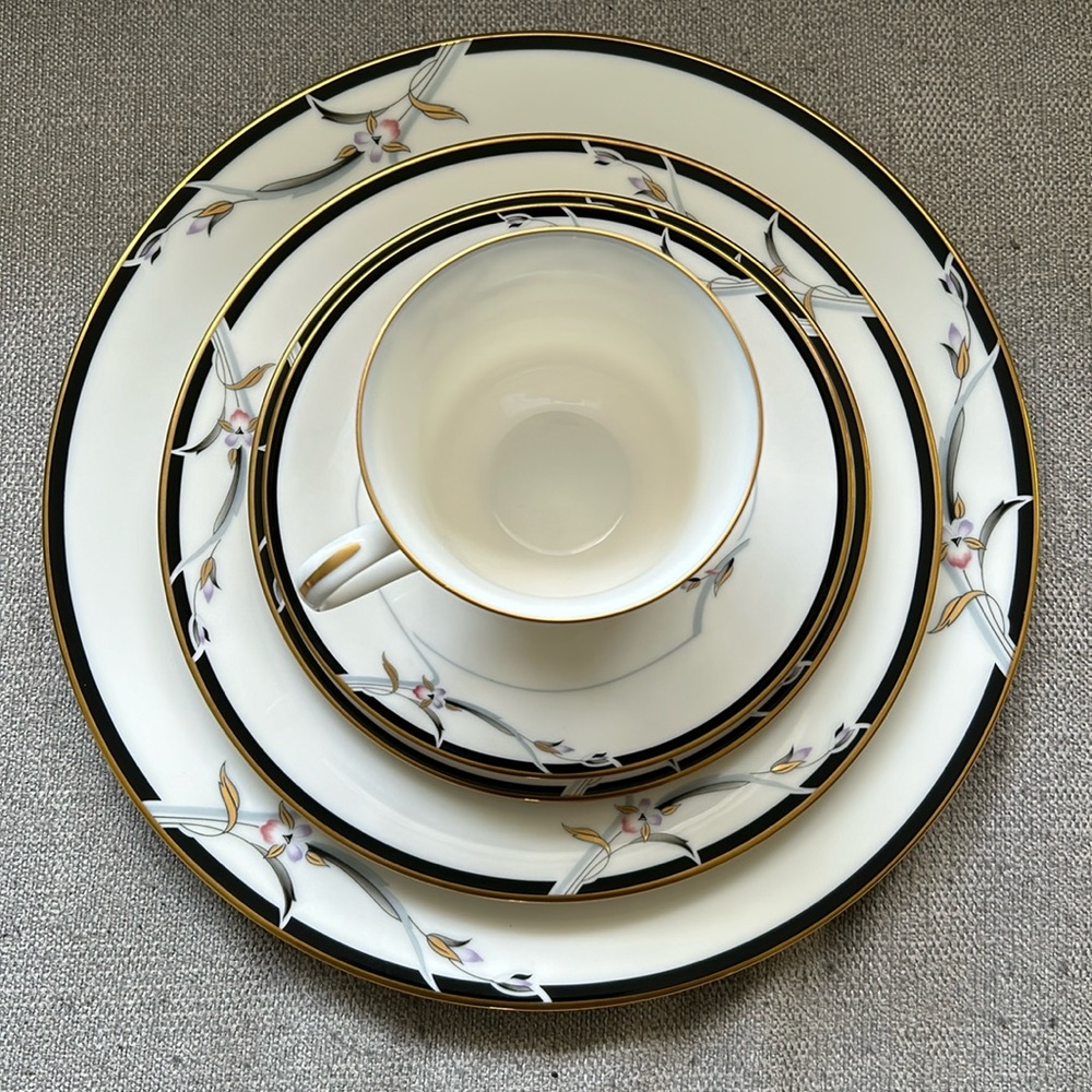 GORHAM, Fine China "Manhattan" 5 Piece Place Setting